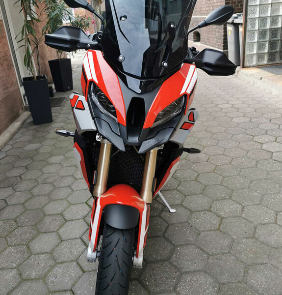 s1000XR_vorne_re.jpg