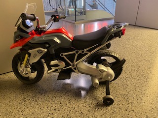 Kinder BMW 2.jpg