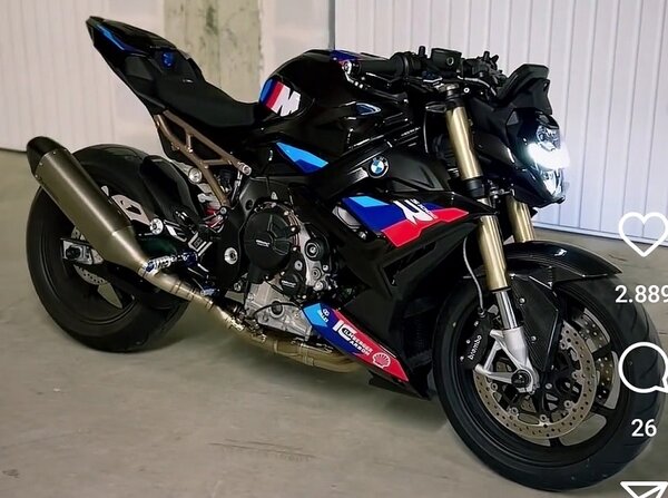 s1000r schwarz 2.jpg