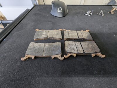 Bremsbelege.jpg (408.63 KiB) 6152-mal betrachtet Bremsbelege.jpg