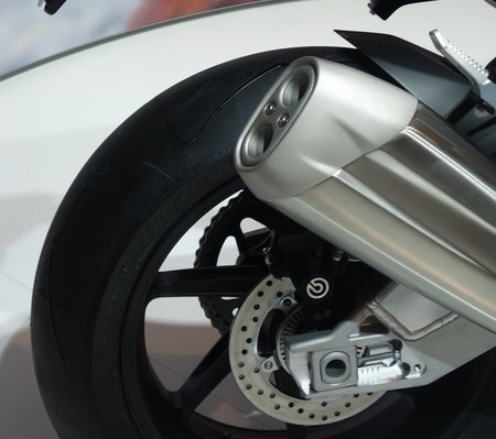 s1000rr_2015_200er.jpg